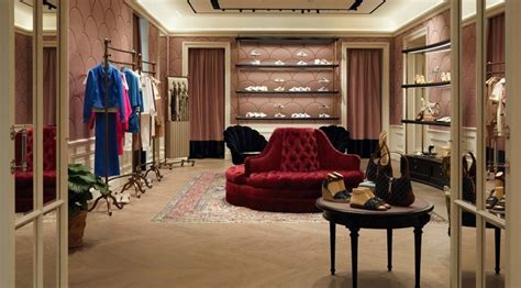 orari apertura gucci napoli|gucci via calabritto.